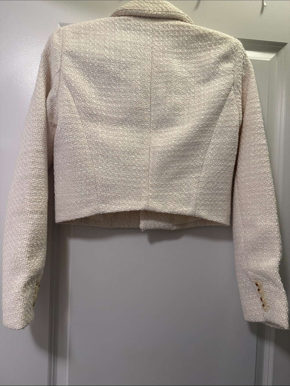 Abercrombie & Fitch Cream Bouclé Cropped Blazer with Yellow Accent - Picture 3 of 4